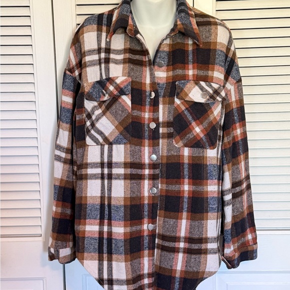 Jackets & Blazers - Plaid Button-Front Shacket in Brown & Cream